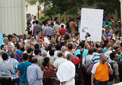 المعتصمون امام وزارة الثقافة – أرشيفية